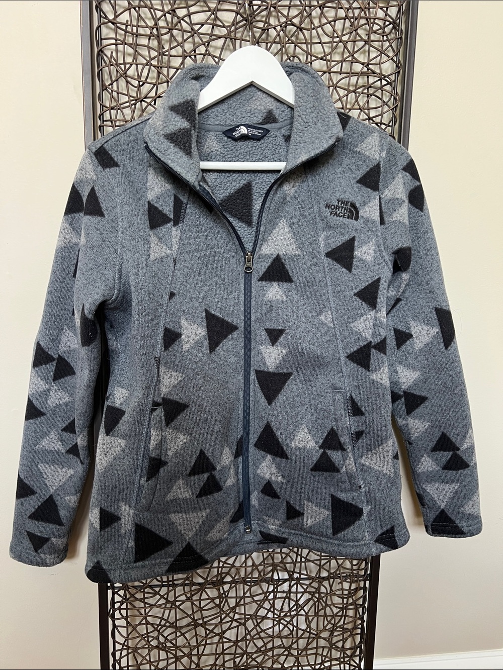The North Face Crescent Women’s Full Zip Fleece Jacket Aztec Geo Grey Black M